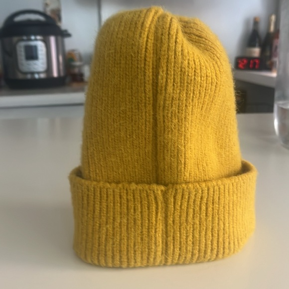 Smiley face yellow beanie - Picture 5 of 7